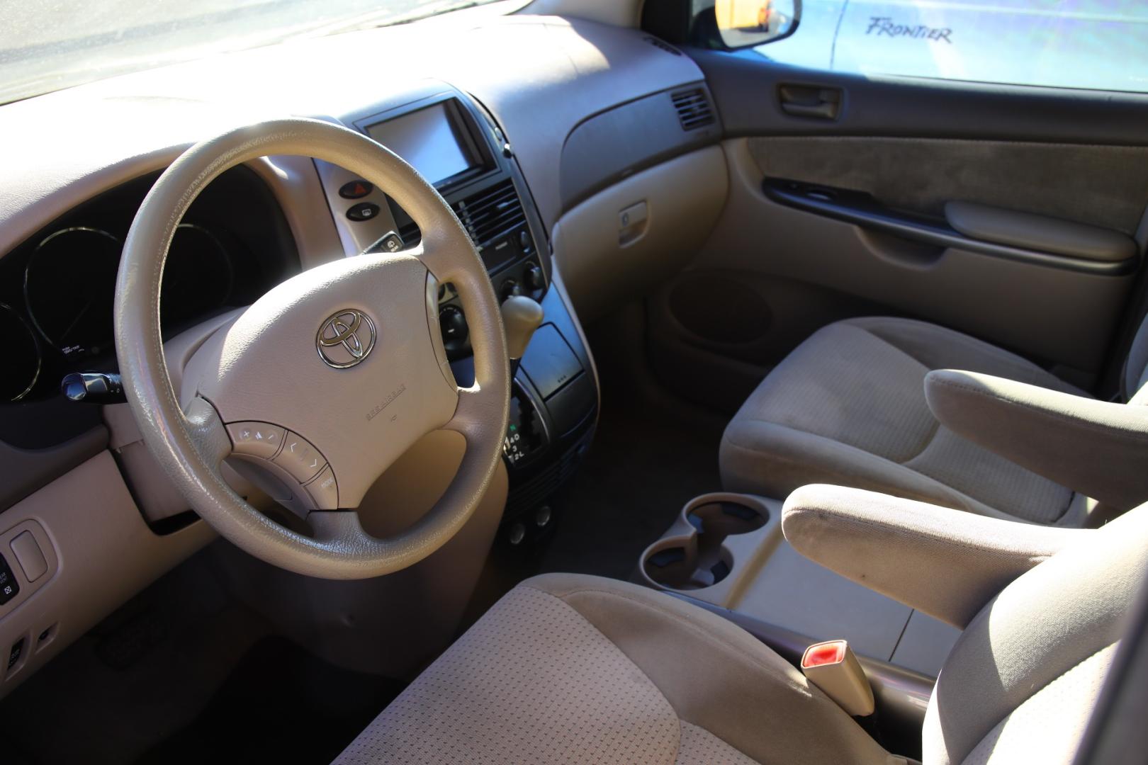 2008 BLUE TOYOTA SIENNA LE FWD 8-Passenger Seating (5TDZK23C38S) with an 3.5L V6 EFI DOHC 24V engine, 5-SPEED AUTOMATIC transmission, located at 420 E. Kingsbury St., Seguin, TX, 78155, (830) 401-0495, 29.581060, -97.961647 - Photo#5